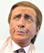 Tra gli imitatori pi˘ famosi in Italia, inviato di Striscia La Notizia, interprete di diversi personaggi quali: lo stilista Valentino (nella foto), vasco rossi, roberto maroni, angelino alfano, michela vittoria brambilla, luca cordero di montezemolo, gianni morandi e tanti altri